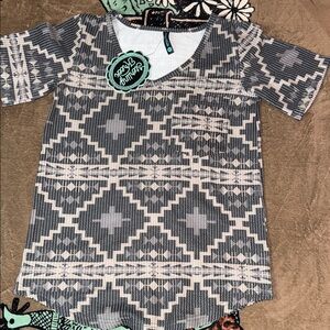 Sterling Kreek NWT Women’s Geometric Gray Shirt